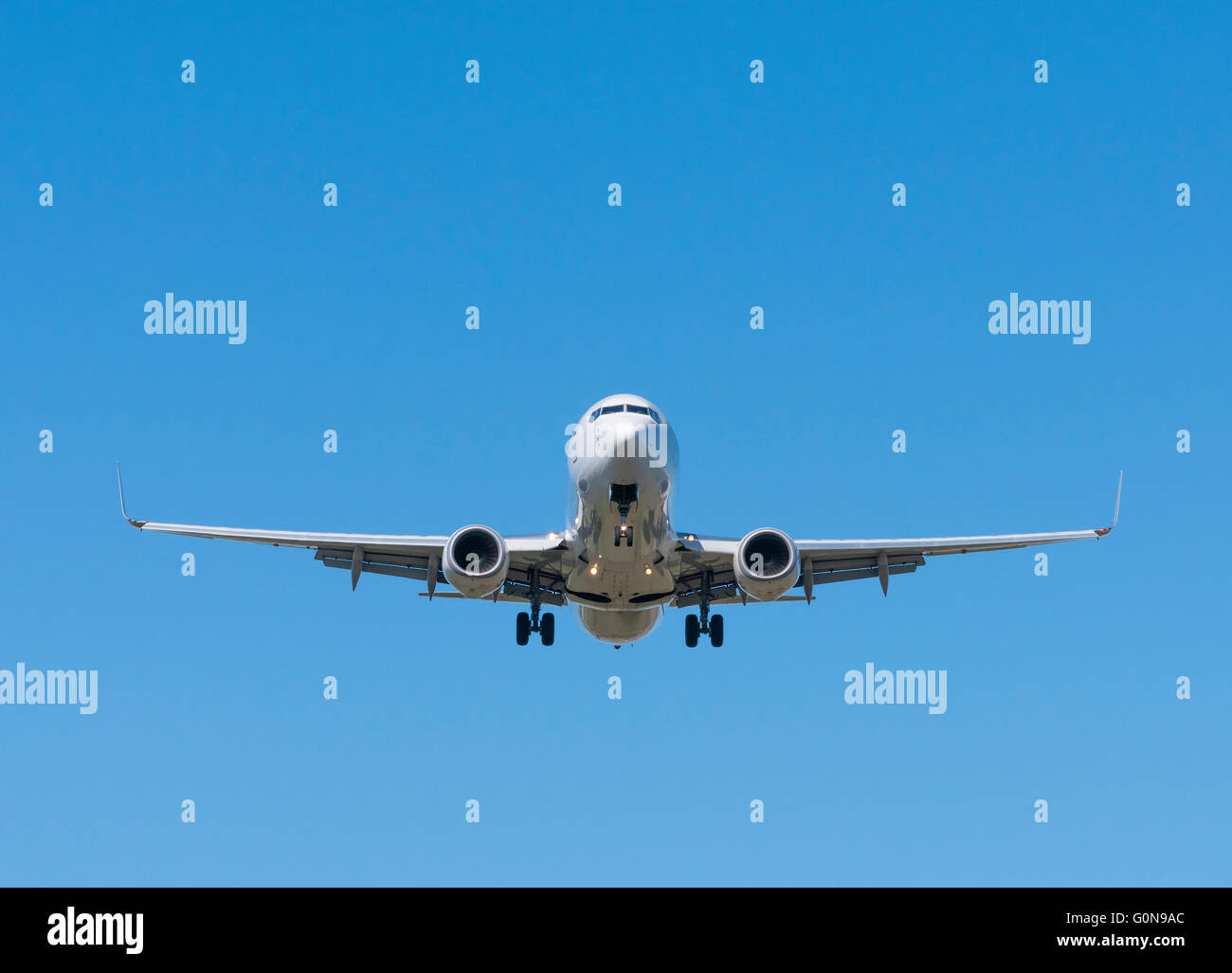 El aterrizaje del avión de pasajeros Jet Foto de stock