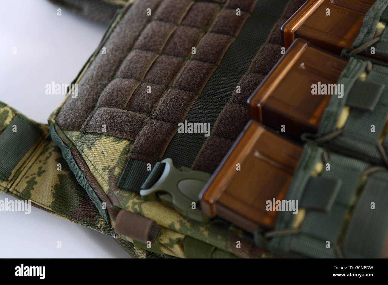 Chaleco táctico militar,,cubrir,recorte,aislado Fotografía de stock - Alamy