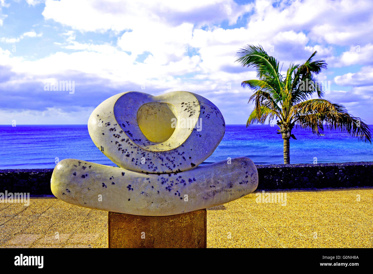 Puerto del Carmen, Lanzarote Arrecife Demetrio escultura mar azul  Fotografía de stock - Alamy