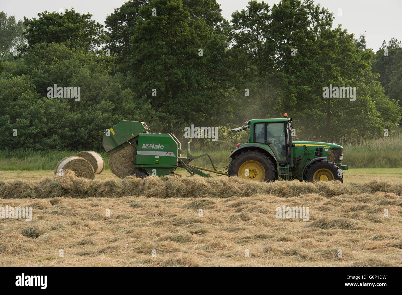 John deere tractor hay fotografías e imágenes de alta resolución