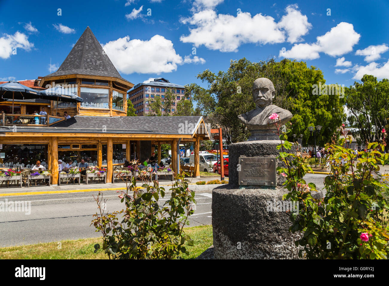 Una estatua en Puerto Varas, Provincia de Llanquihue, Chile, Sudamérica. Foto de stock