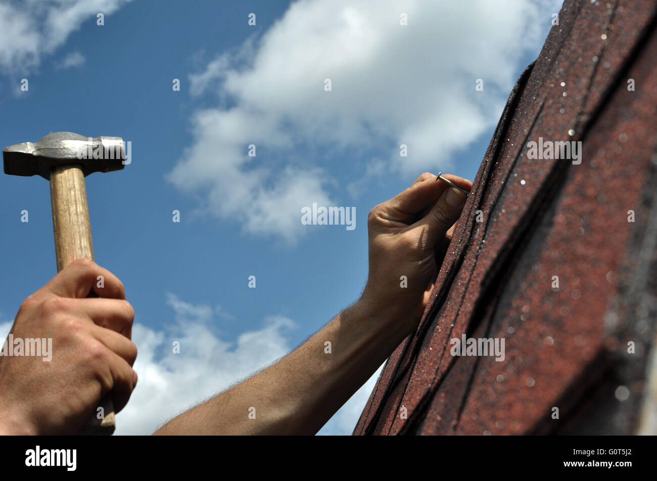 Roofing hammer fotografías e imágenes de alta resolución - Alamy