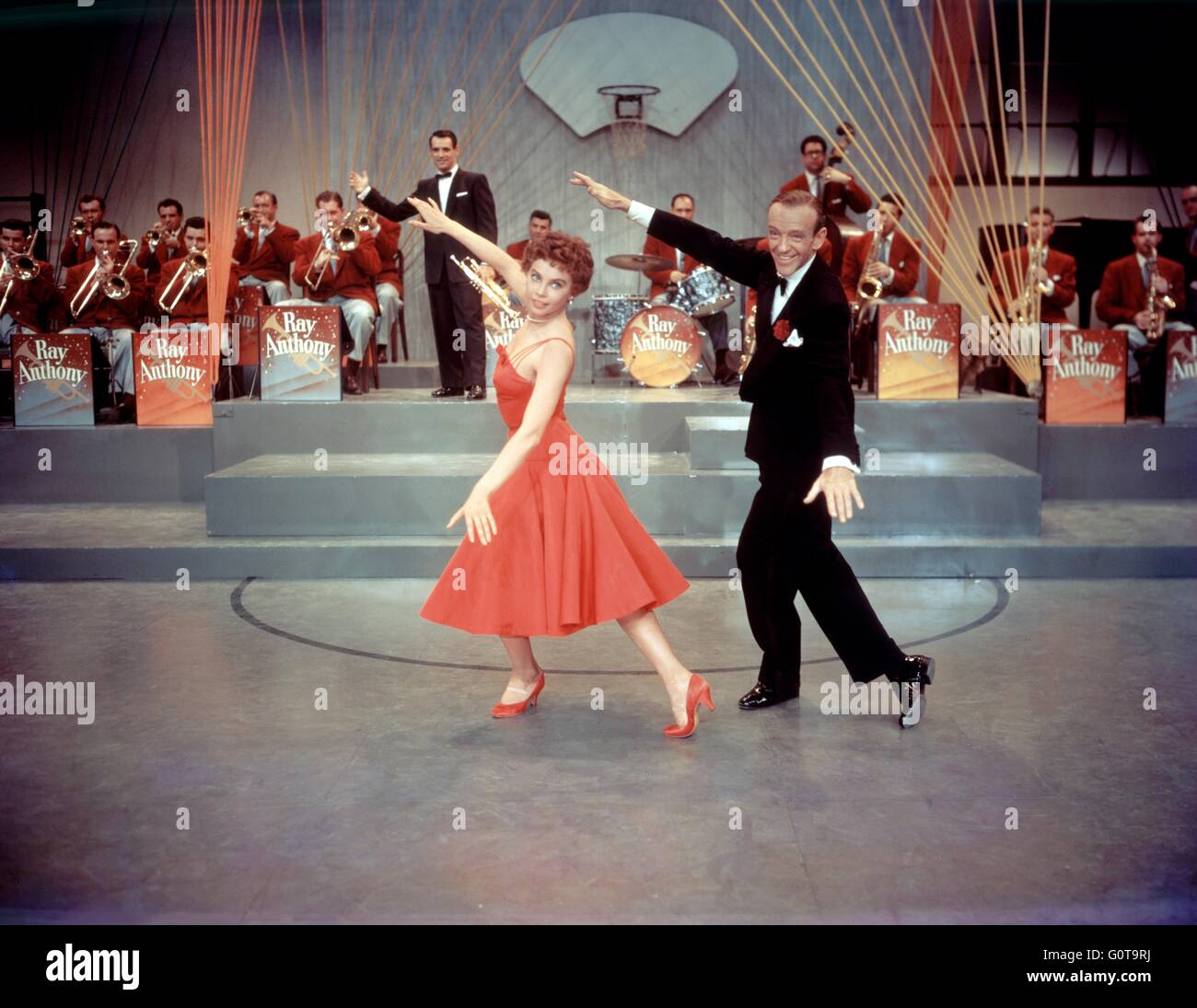 Leslie Caron y Fred Astaire / Papá piernas largas / 1955 dirigida por Jean Negulesco (20º Century Fox Film Corporation) Foto de stock