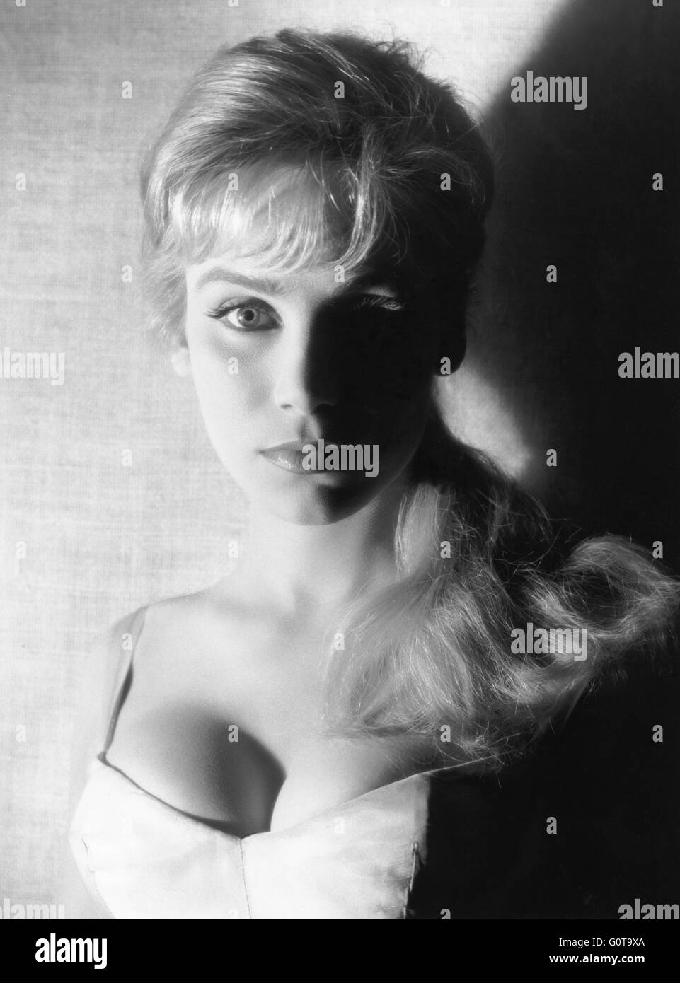 Estella Blain / mujeres desaparecen / 1959 dirigida por Edouard Molinaro (producciones Jacques Roitfeld / Les Films Sirius) Foto de stock