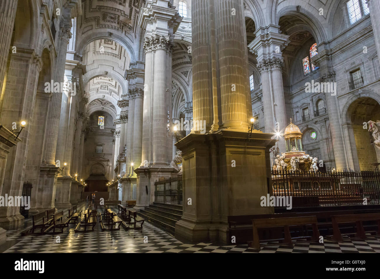 Detalle de la bóveda central de la nave principal que cubre el coro de la Catedral de Jaén, obra de Andrés de Vandelvira, España Foto de stock