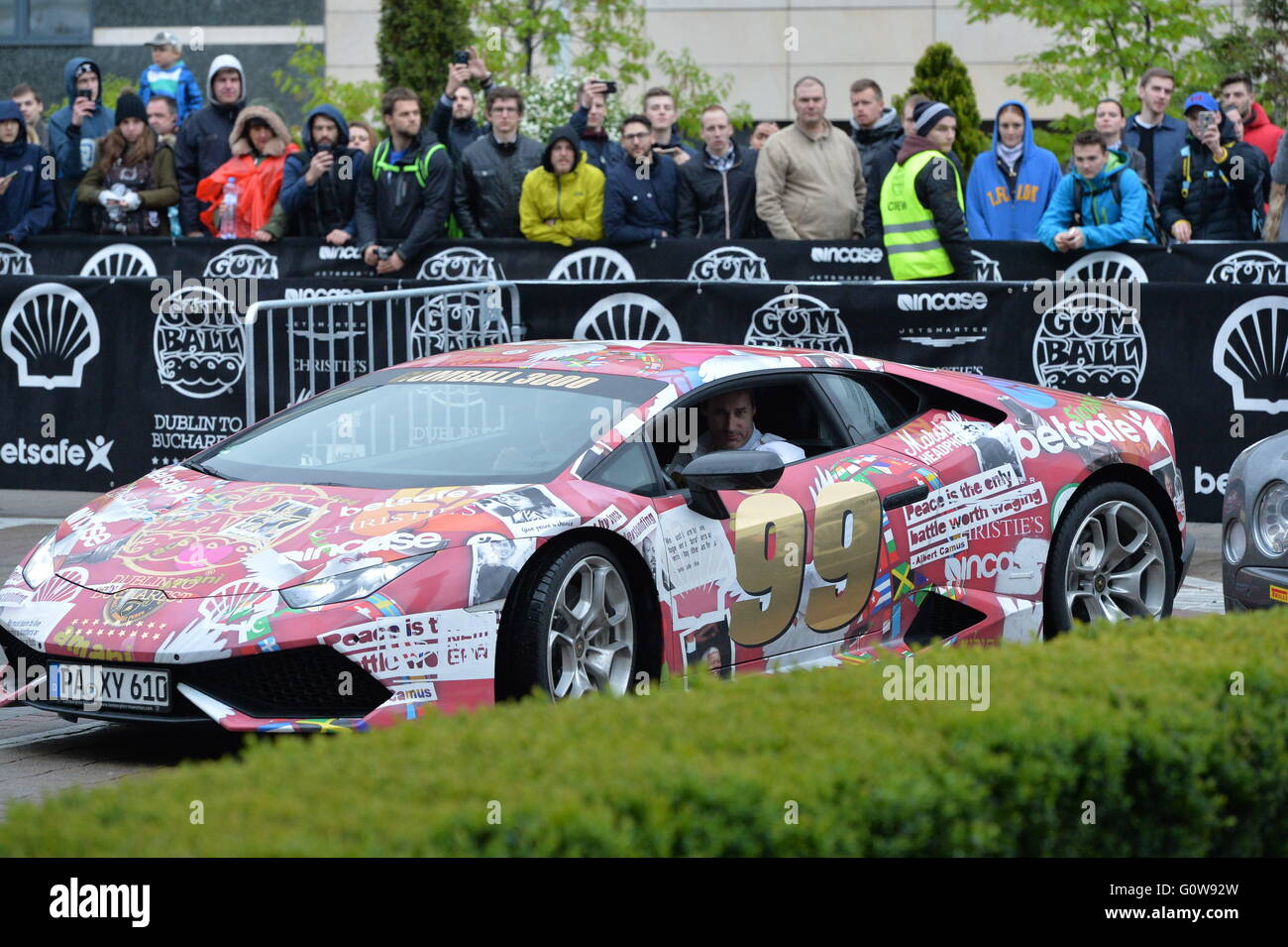 Resultado de imagen de coches de lujo en carreras
