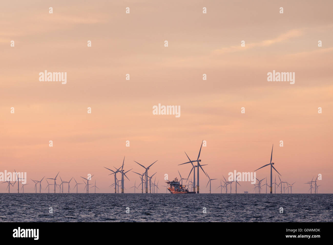 Walney parque eólico offshore Frente a la costa de Cumbria, en el REINO UNIDO Foto de stock