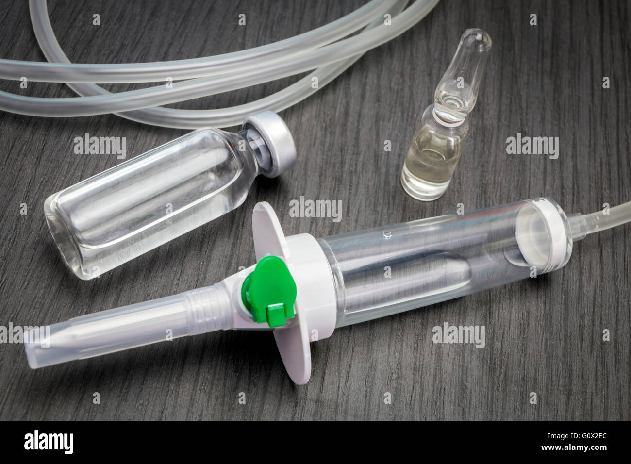 Medicina en frasco, listo para la inyección de la vacuna, la administración de suero system Foto de stock