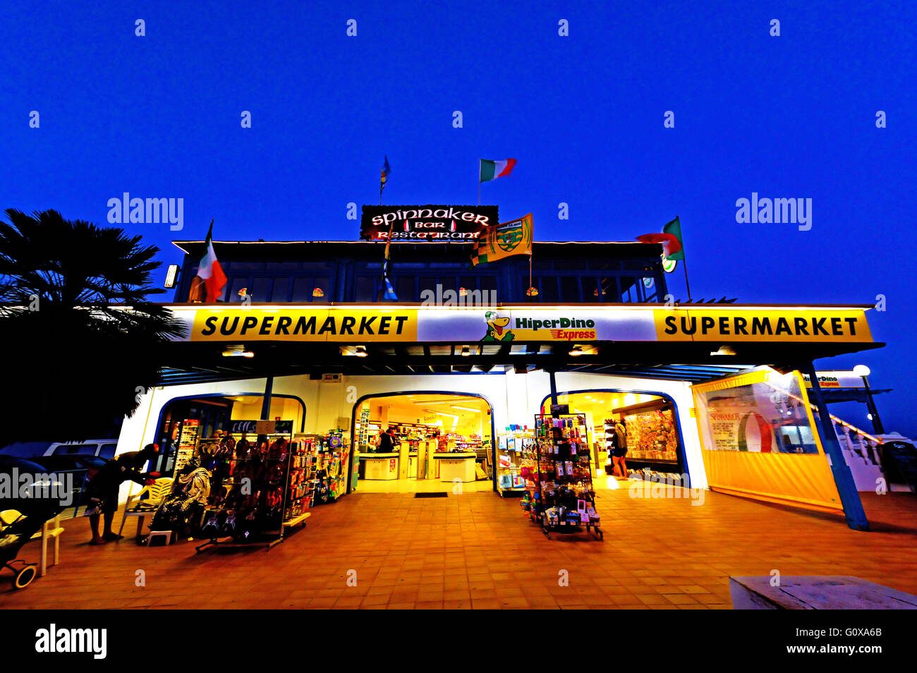 Puerto del Carmen, Lanzarote Arrecife Supermercado supermercado Fotografía  de stock - Alamy
