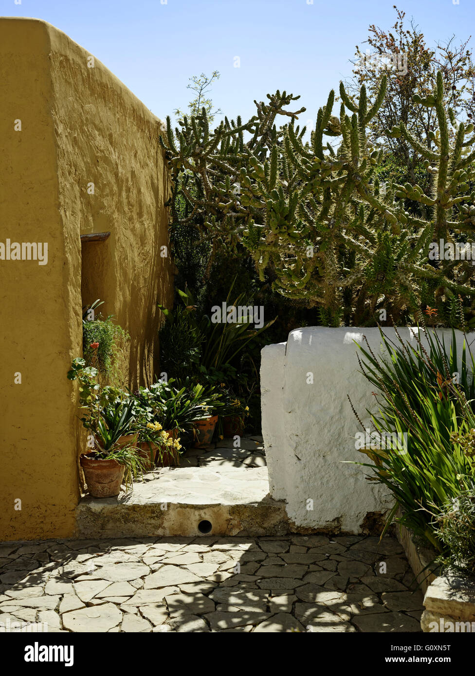 Casa de campo en Ibiza. Una pared exterior. Foto de stock