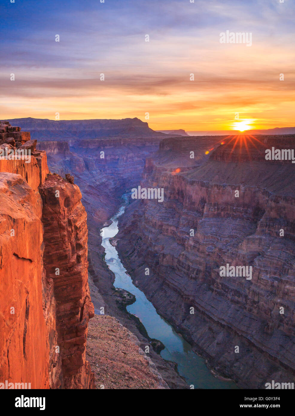 Amanecer sobre el río Colorado en toroweap vistas en el parque nacional del Gran Cañón, Arizona Foto de stock
