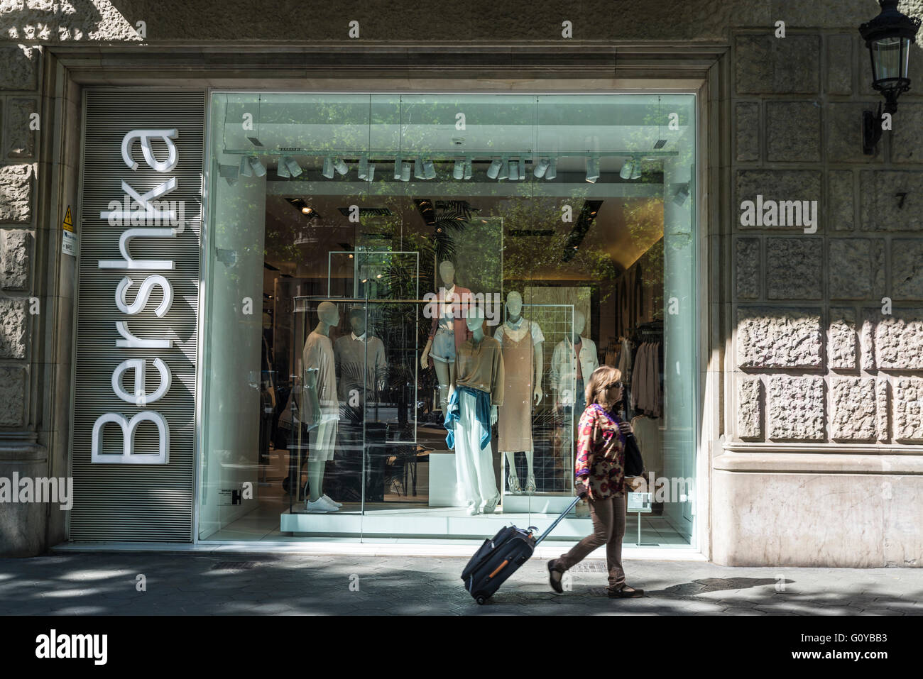 Bershka ubicada en Passeig de Gracia, uno de los más caros en las calles de  Europa en Barcelona, Cataluña, España Fotografía de stock - Alamy