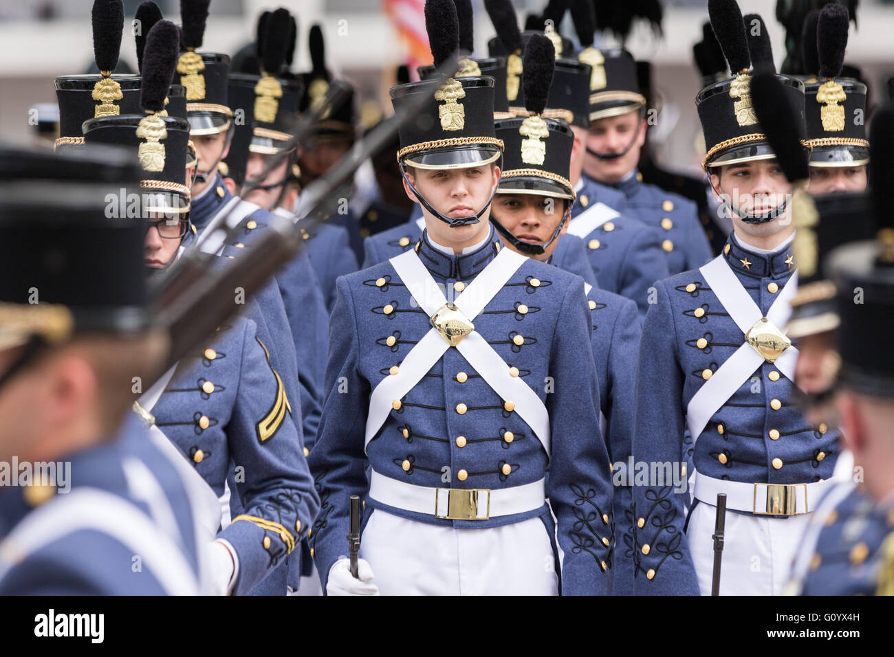 seriously Sideways pendulum Gradúa cadetes en traje de gala uniforme de prepararse para la larga línea gris desfile de graduación en la Ciudadela colegio militar el 6 de mayo de 2016 en Charleston, SC. La seriously Sideways pendulum Gradúa cadetes en traje de gala uniforme de prepararse para la larga línea gris desfile de graduación en la Ciudadela colegio militar el 6 de mayo de 2016 en Charleston, SC. La
