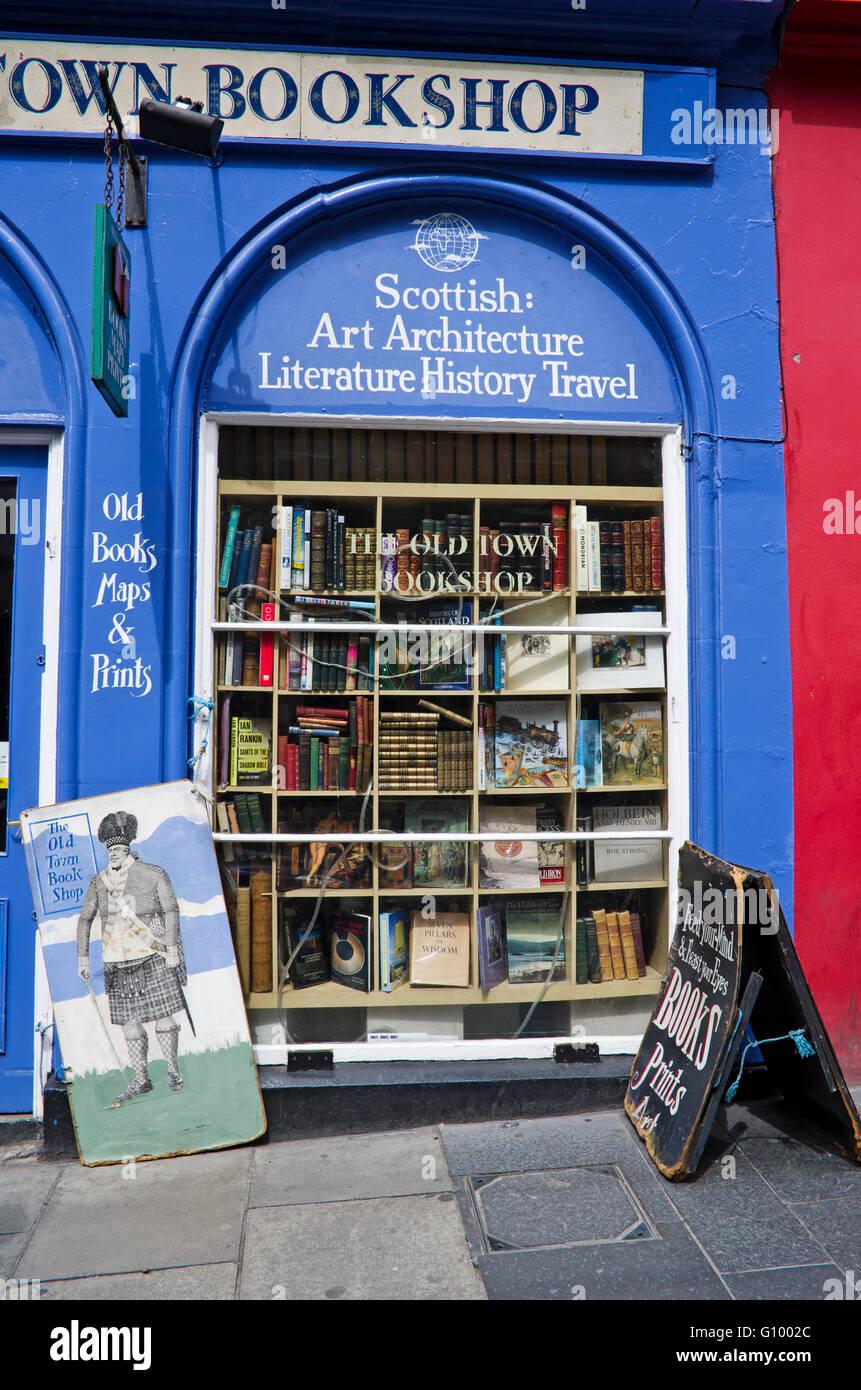 La pantalla de la ventana de la ciudad vieja librería en Victoria Street, Edimburgo, Escocia, Reino Unido Ciudad Vieja Foto de stock