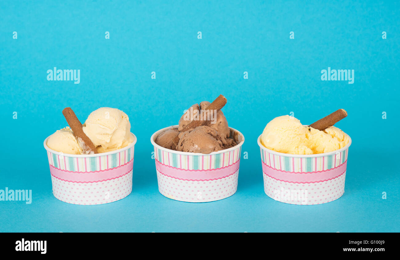 Tres tipos de helados caseros en vasos de Fotografía de stock - Alamy