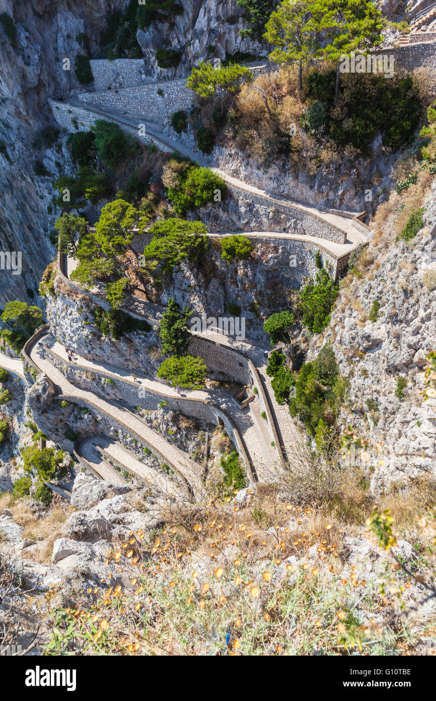 Sinuoso camino a la isla de Capri, el Mediterráneo sae, Italia Foto de stock