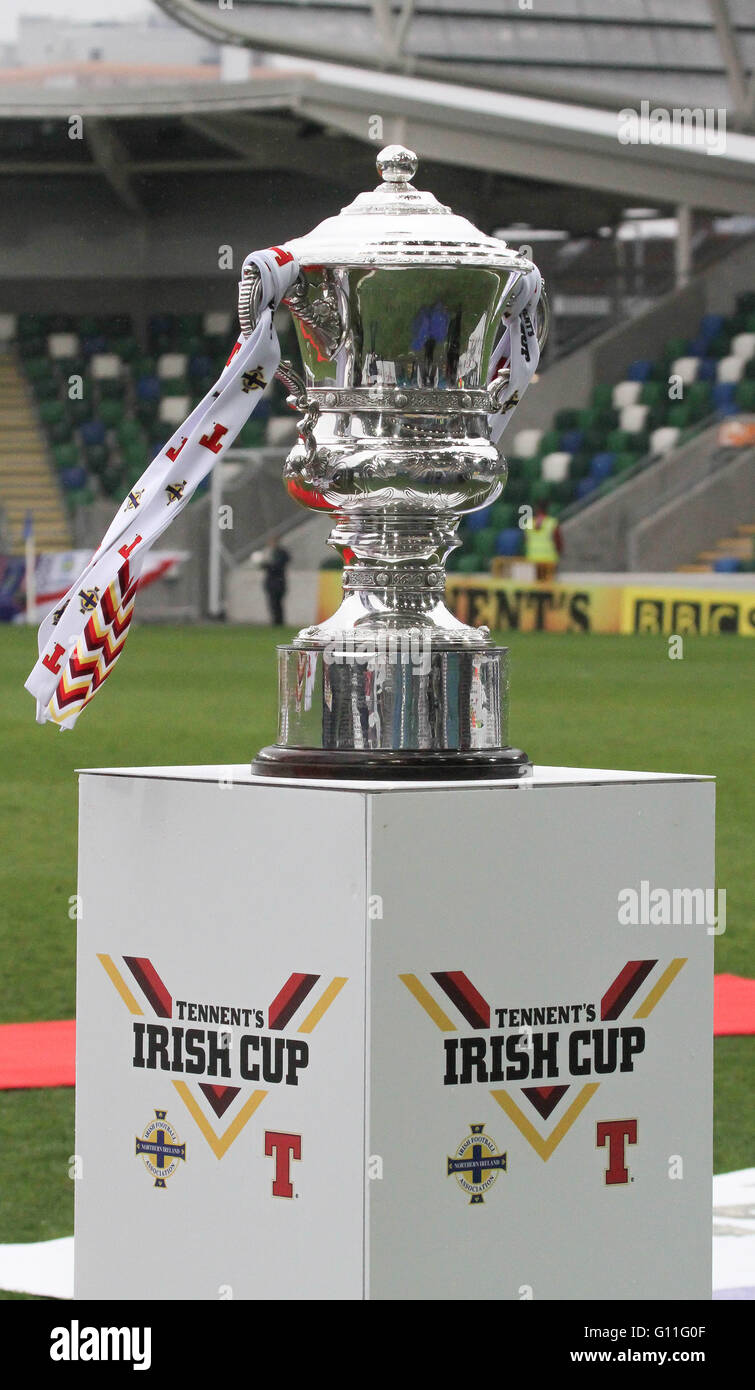 El trofeo de la copa irlandesa fotografías e imágenes de alta resolución -  Alamy