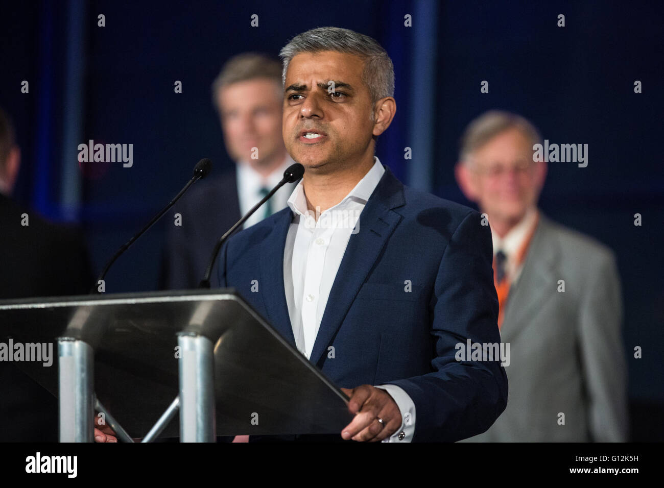Londres, Reino Unido. 7 de mayo de 2016. Sadiq Khan hace su discurso de ganador en las elecciones a la alcaldía de Londres la siguiente declaración en el Ayuntamiento. Foto de stock