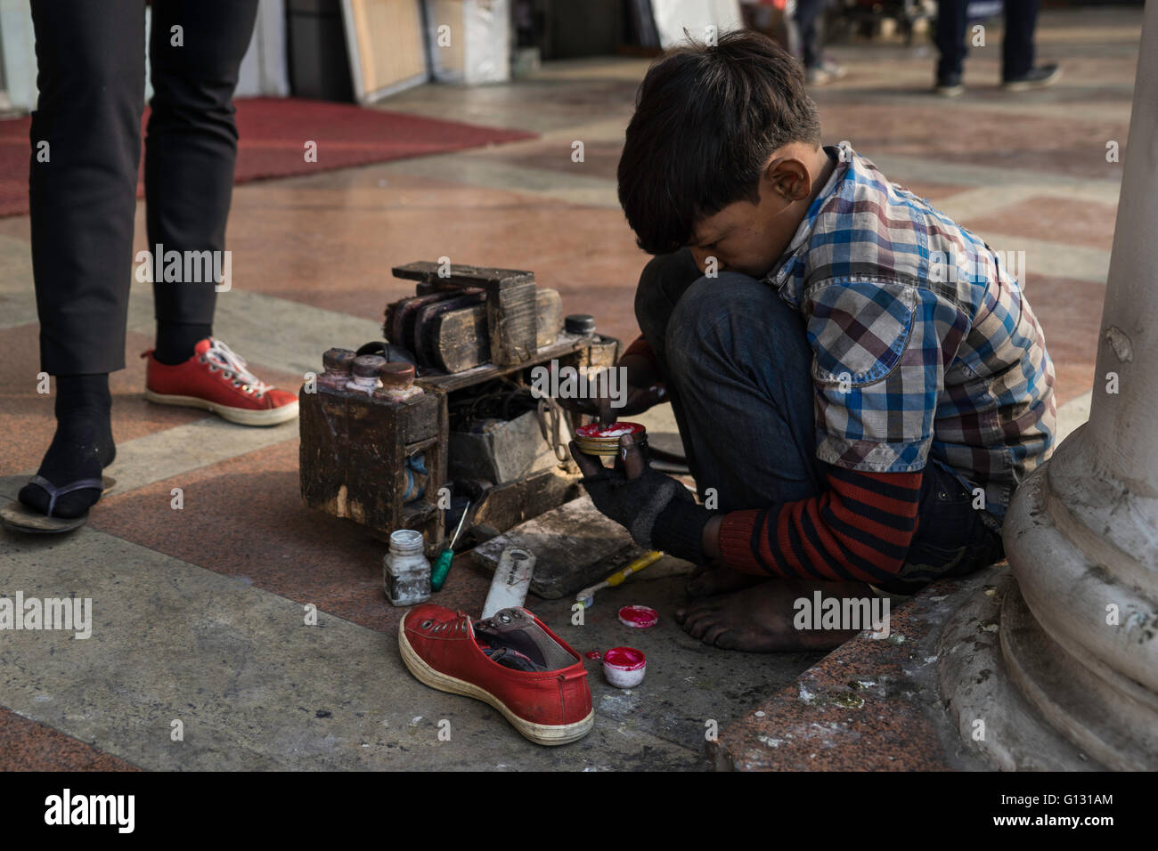 Lustrador de zapatos fotografías e imágenes de alta resolución - Alamy