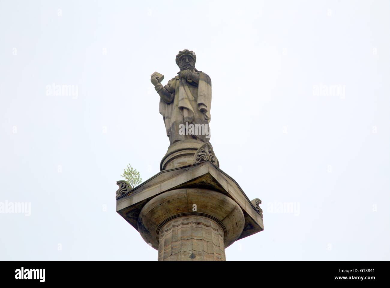 Tumba y estatua de monumento en conmemoración de la Necrópolis de John Knox calvinista, Glasgow. Escocia,U.K. Foto de stock
