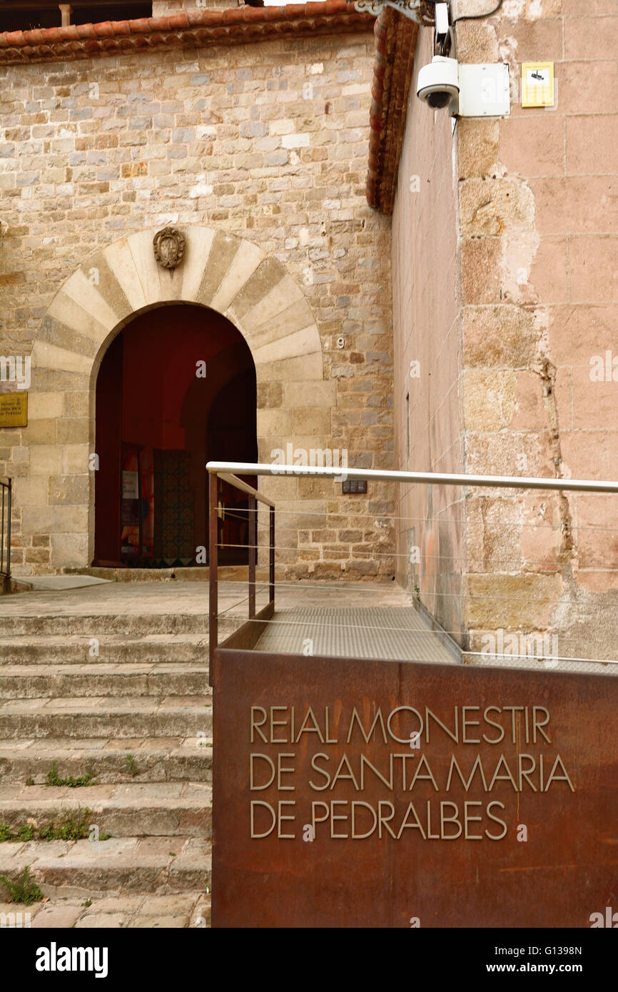 El Monasterio de Pedralbes es un monasterio gótico en Barcelona, Cataluña, España. Foto de stock