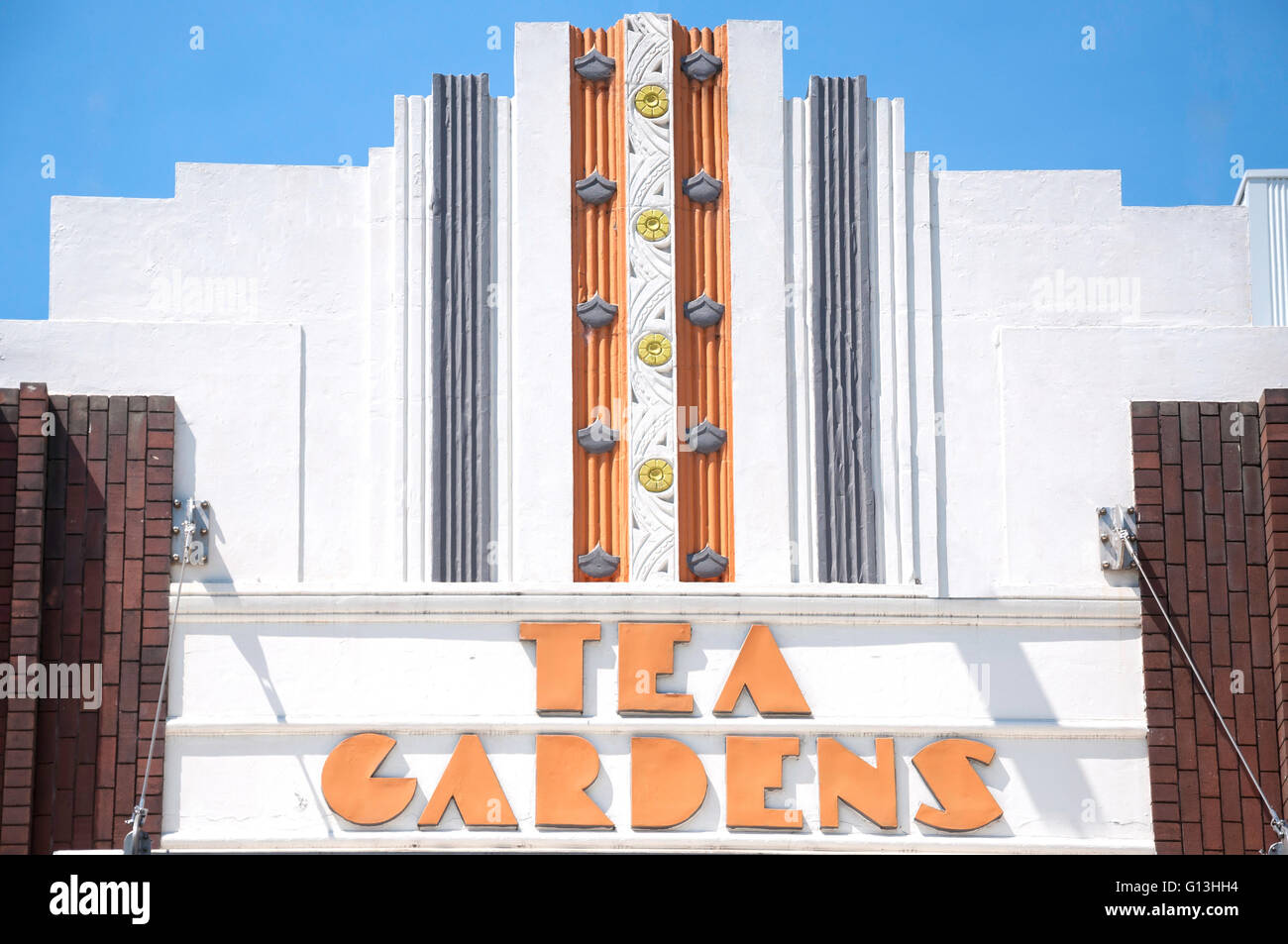 Fachada Art Deco de Tea Gardens Hotel, Bronte Road, Bondi Junction, Sydney, New South Wales, Australia Foto de stock