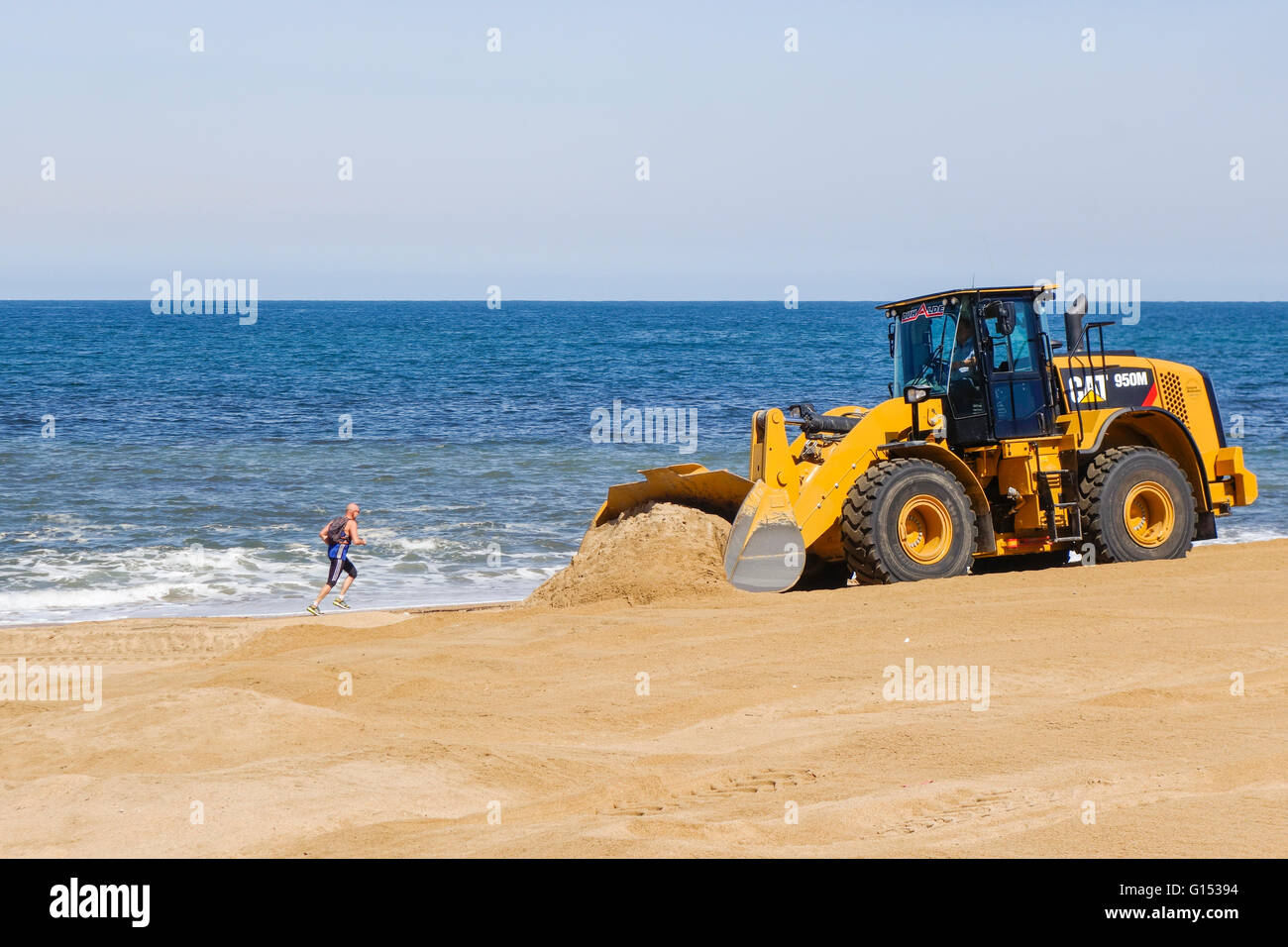 Restauración de playa, arena, reposición Renourishment trabaja en Biarritz, la costa Vasca Francesa, Francia. Foto de stock