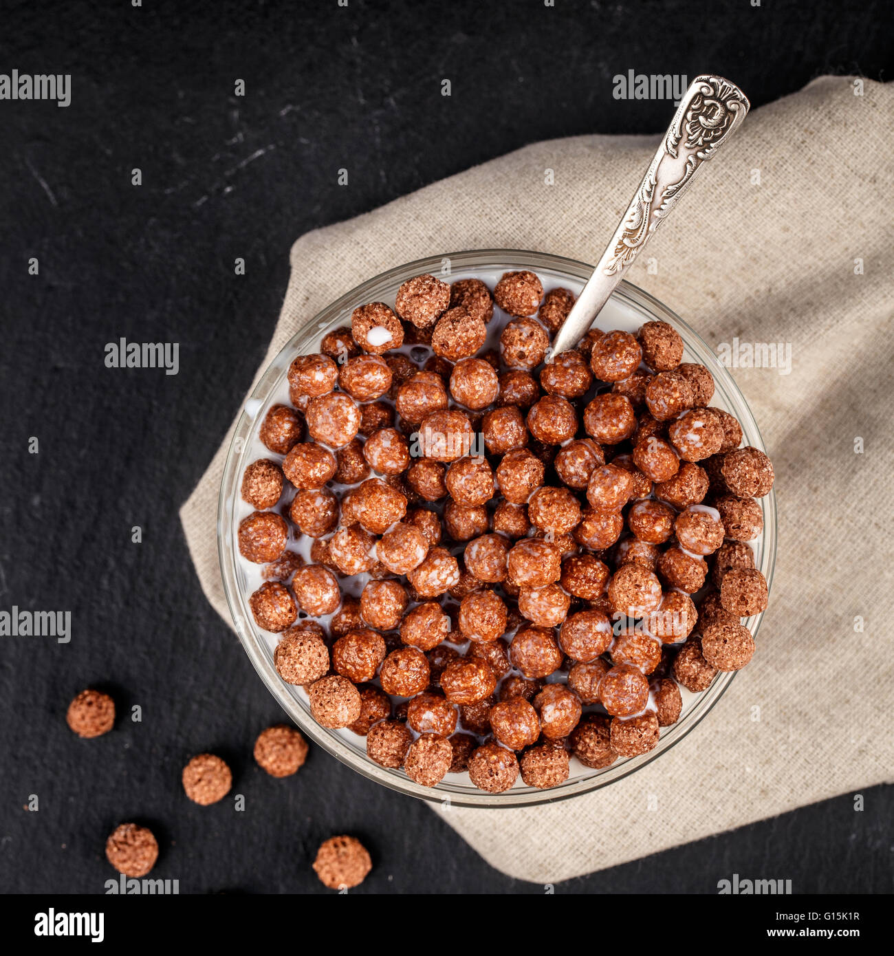 Las bolas de cereales de chocolate Foto de stock