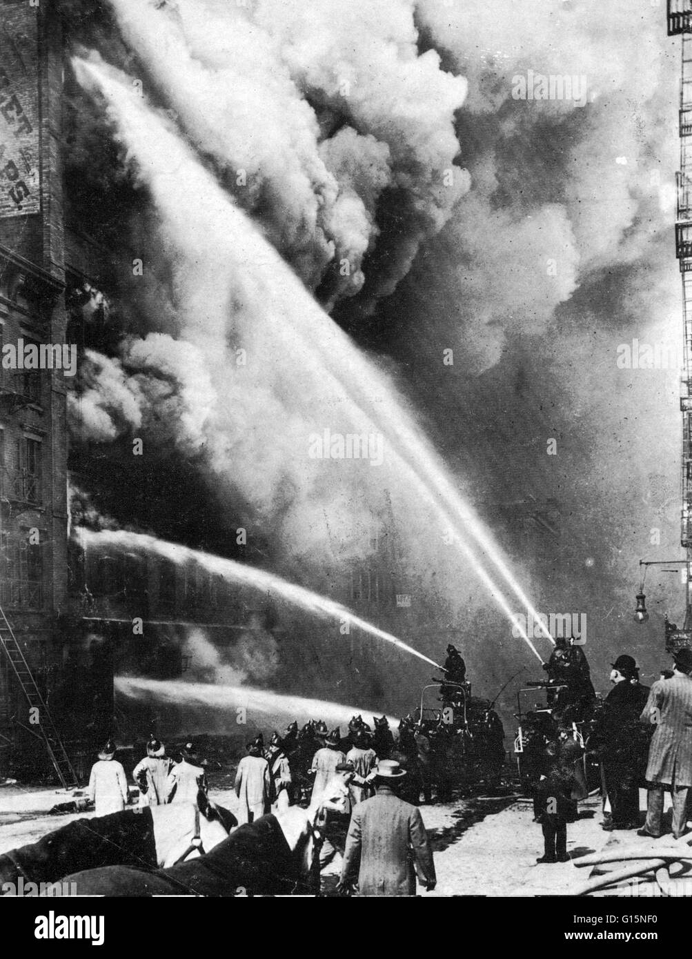 El fuego de la fábrica Triangle Shirtwaist en la Ciudad de Nueva York el 25 de marzo de 1911 El fuego de la fábrica Triangle Shirtwaist en la Ciudad de Nueva York el 25 de marzo de 1911
