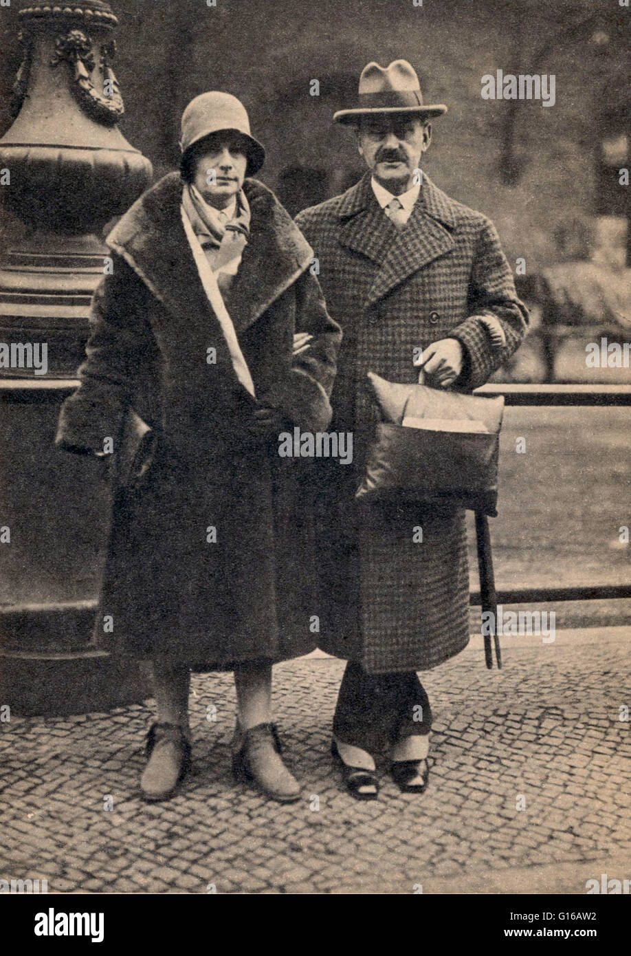 Fotografía de Katia y Thomas Mann, Berlín, fecha 1929. Thomas Mann (6 de junio de 1875 - 12 de agosto de 1955) fue un novelista alemán, escritor de cuentos, crítico social, Filántropo, ensayista y Premio Nobel de la paz, conocido por su serie de muy simbólico y ironi Foto de stock