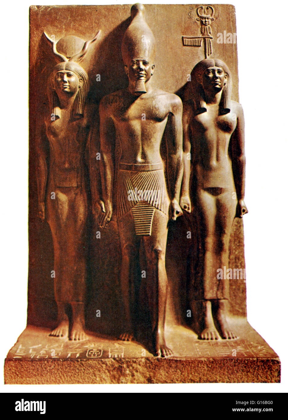 Pie de foto: La Tríada estatua del faraón Menkaura, acompañado por la diosa Hathor (a su derecha) y la personificación de la nome de Diospolis Parva (a su izquierda).' Menkaure fue un antiguo rey egipcio (Faraón de la IV dinastía durante el Viejo Reino. Foto de stock