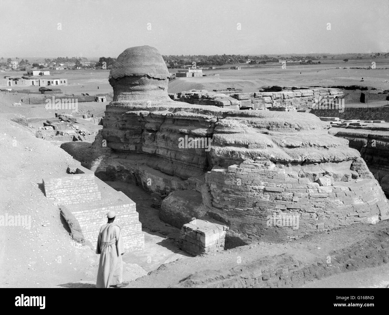 La Gran Esfinge de Giza es una estatua yacente de piedra caliza de una esfinge (una criatura mítica con el cuerpo de un león y una cabeza humana) que se encuentra en la ribera occidental del Nilo. Es el mayor monolito estatua en el mundo, de pie, 241 pies de largo, 63 metros de ancho, Foto de stock