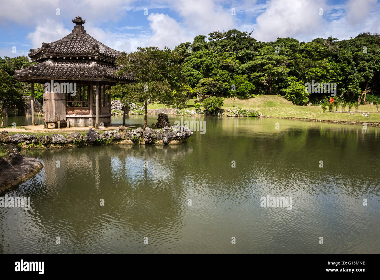 Palacio Y Jardin Shikinaen Fueron Construidos A Finales Del Siglo Xviii Como Segunda Residencia De La Familia Real De Okinawa Fotografia De Stock Alamy Palacio Y Jardin Shikinaen Fueron Construidos A Finales Del Siglo Xviii Como Segunda Residencia De La Familia Real De Okinawa Fotografia De Stock Alamy