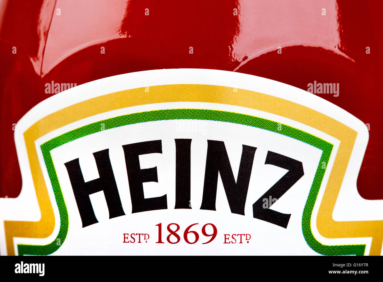 Londres, Reino Unido - 6 de mayo de 2016: un primer plano de la Heinz logotipo en un tarro de Ketchup Heinz, el 6 de mayo de 2016. Foto de stock