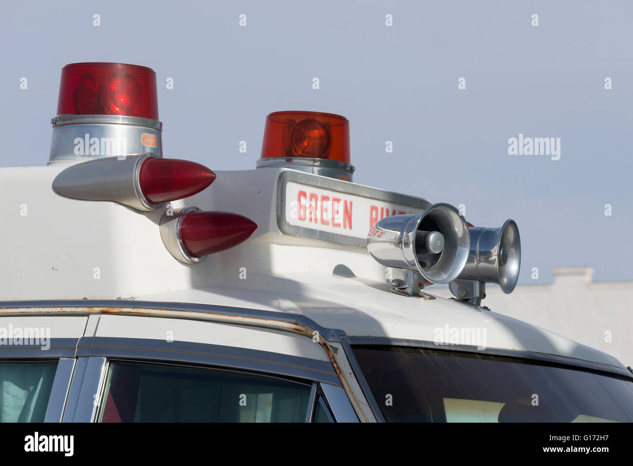 Sirena De Ambulancia Policia Y Bomberos Las luces estroboscópicas y una sirena en una vendimia Pontiac Bonneville  ambulancia en el Green River, en Utah, al Departamento de Bomberos  Fotografía de stock - Alamy