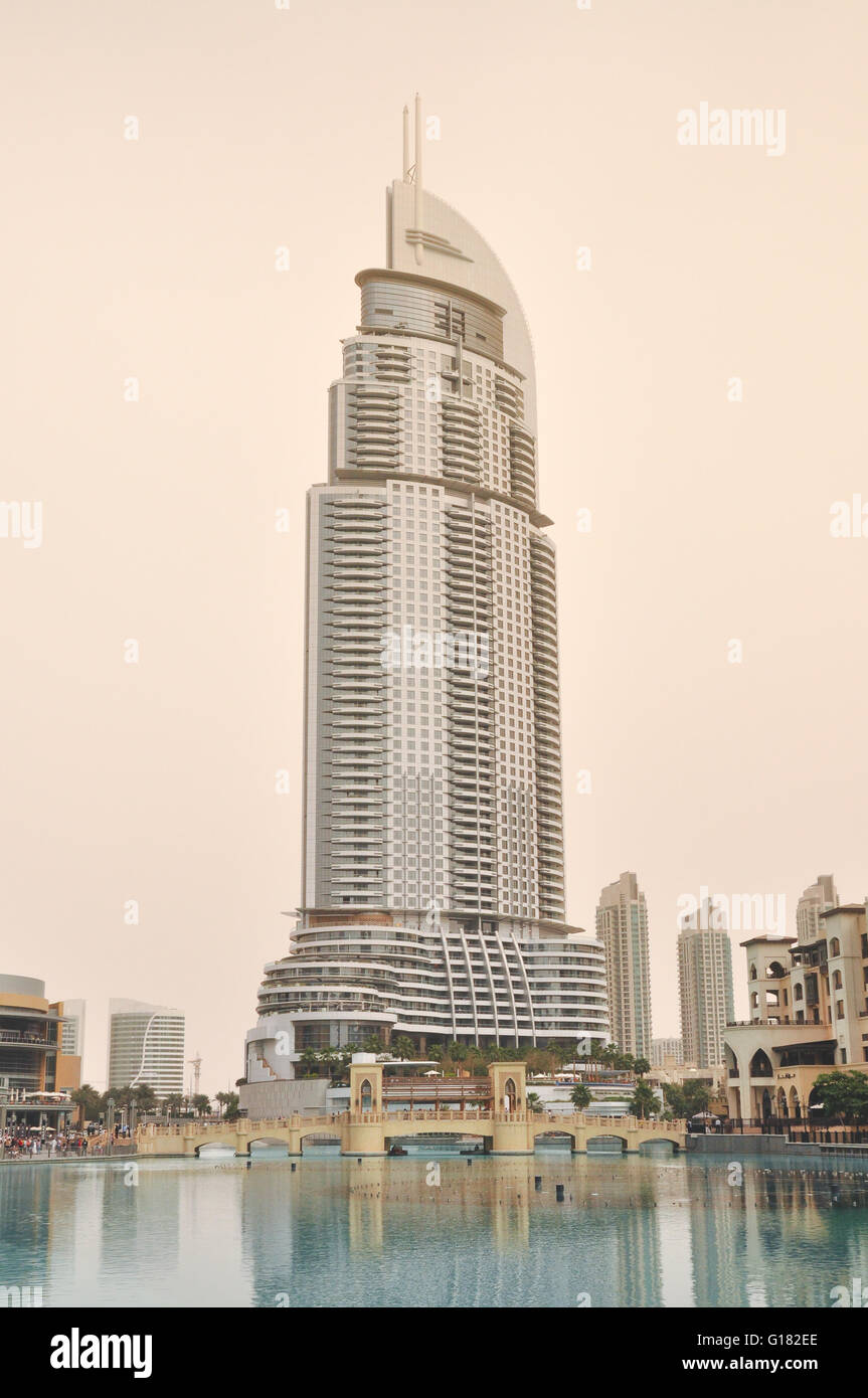La dirección en el centro de Dubai Foto de stock