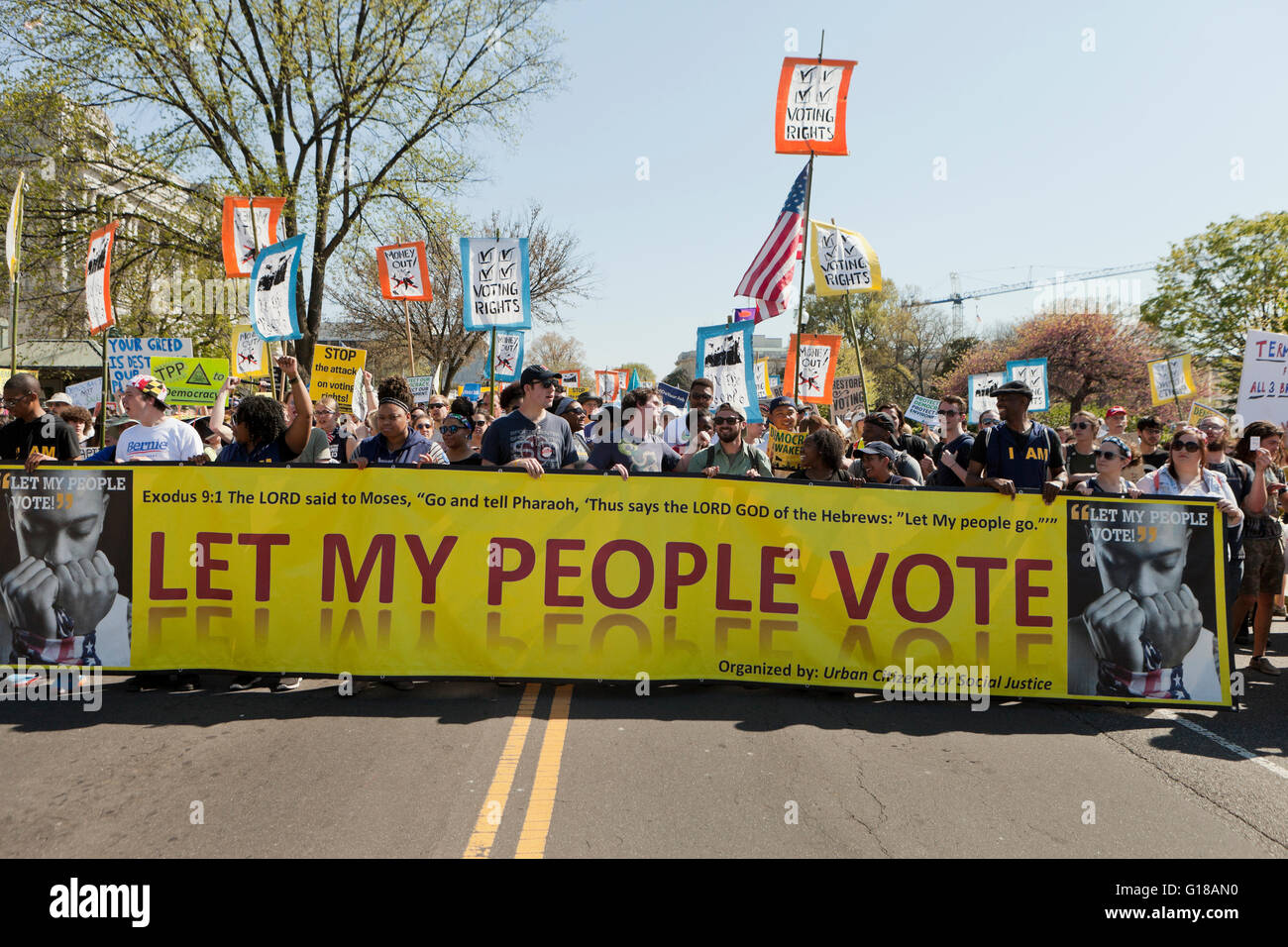 Washington, DC, Estados Unidos. 17 de abril de 2016.Cientos de activistas de la democracia Primavera protesta en Capitol Hill Foto de stock