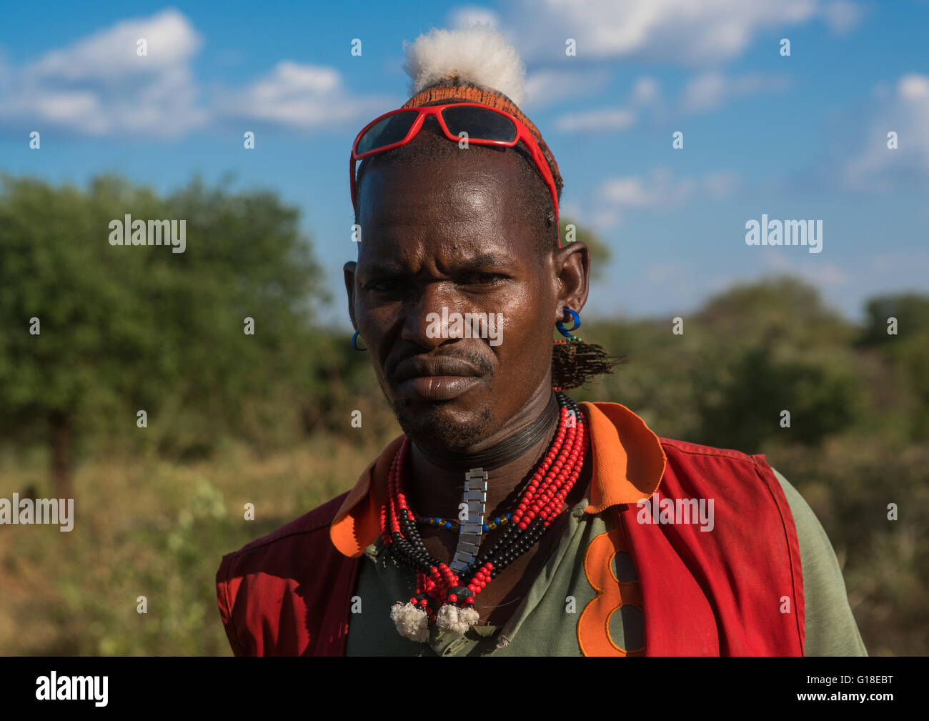 Hamer tribe hombre con arcilla bun en la cabeza, omo valley, Turmi, Etiopía Foto de stock