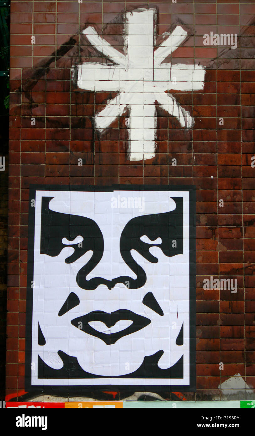Ein Graffity des Street Art Kuenstlers Shepard Fairey aus der 'Andre el gigante'-Serie, Juni 2015, Berlin-Wedding. Foto de stock