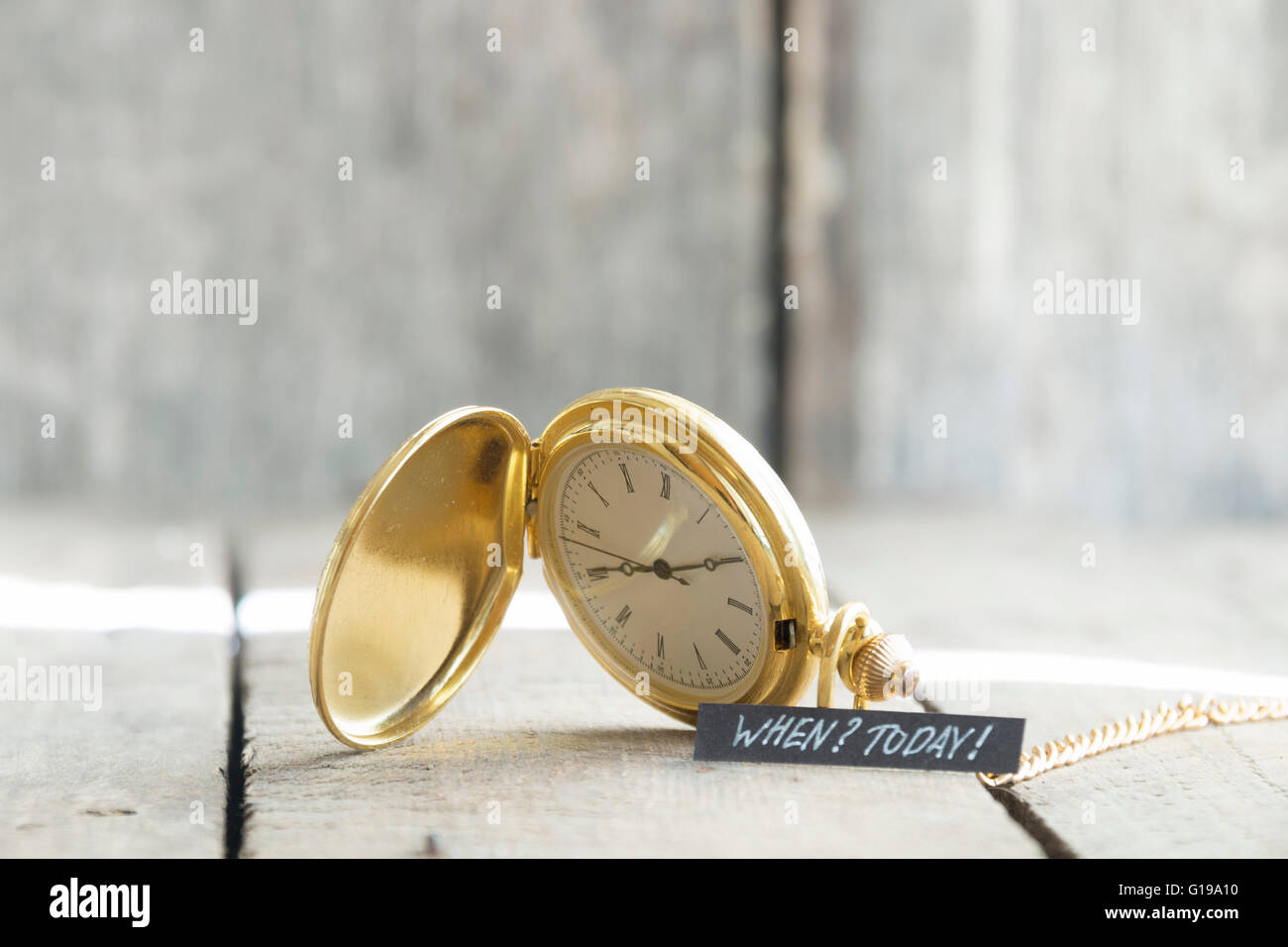 Reloj de bolsillo vintage liso con cadena (dorado), Oro, Retro