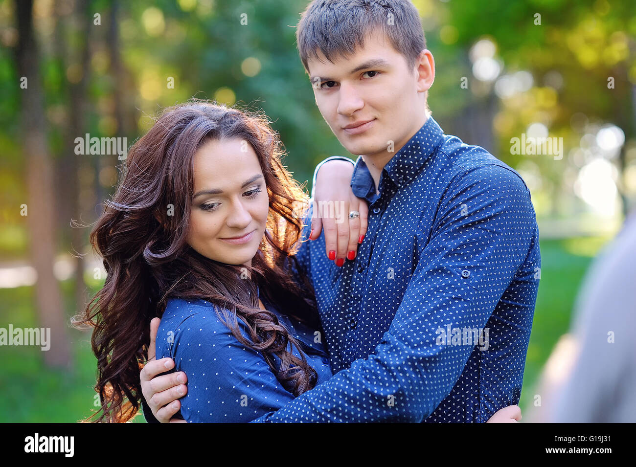 Feliz pareja sonriente en el amor Foto de stock