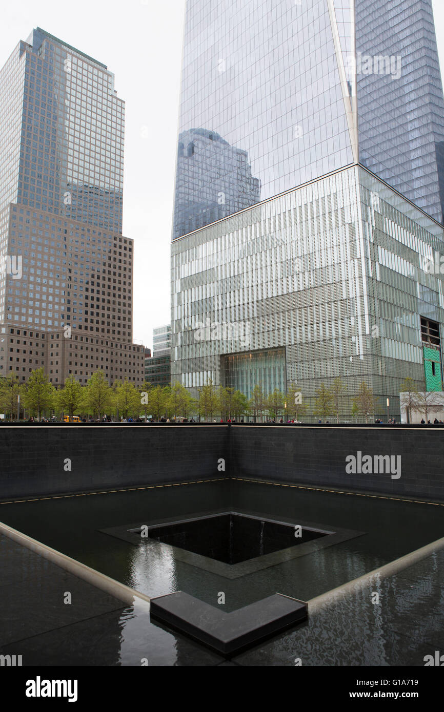 La piscina del norte en el National Memorial del 11 de septiembre en la Ciudad de Nueva York, EE.UU.. Foto de stock
