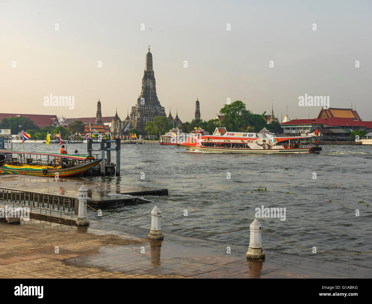 Río Chao Phraya. Bangkok. Tailandia. Foto de stock