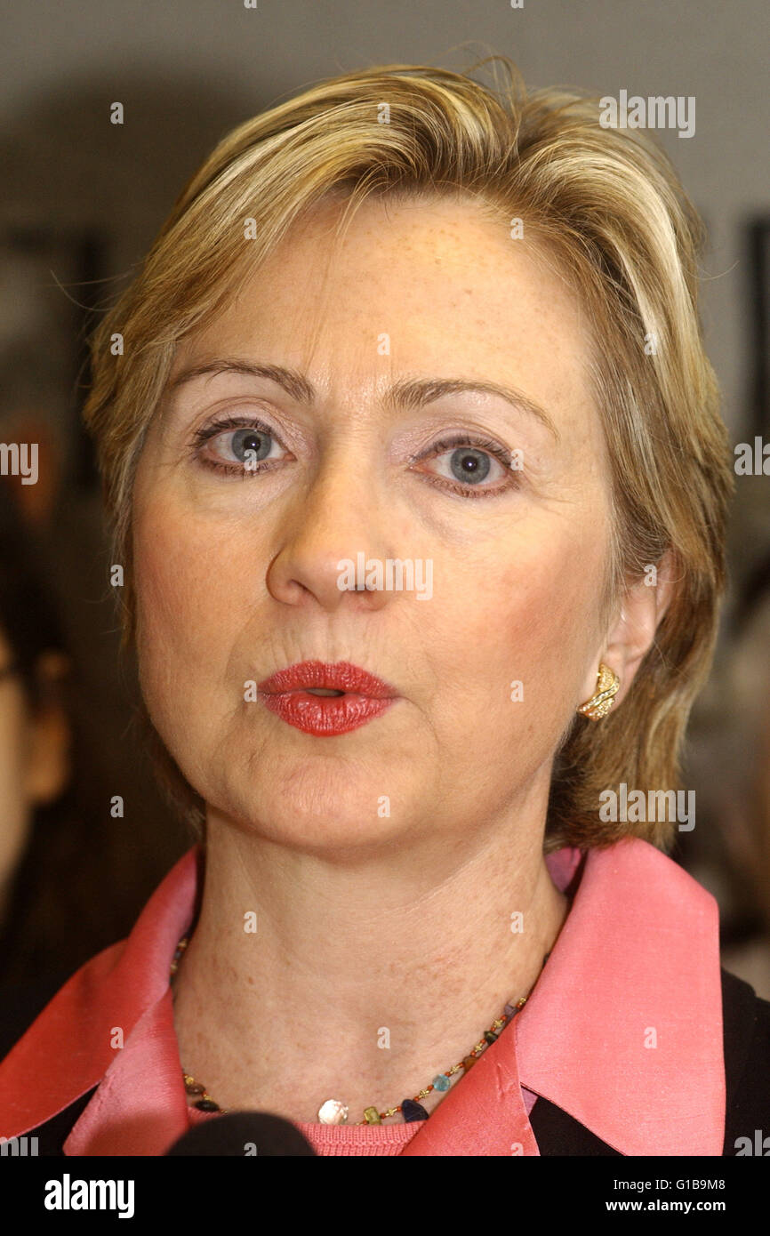 Hillary Clinton en Nueva York, 22.04.2002 | Verwendung weltweit/Picture Alliance Foto de stock