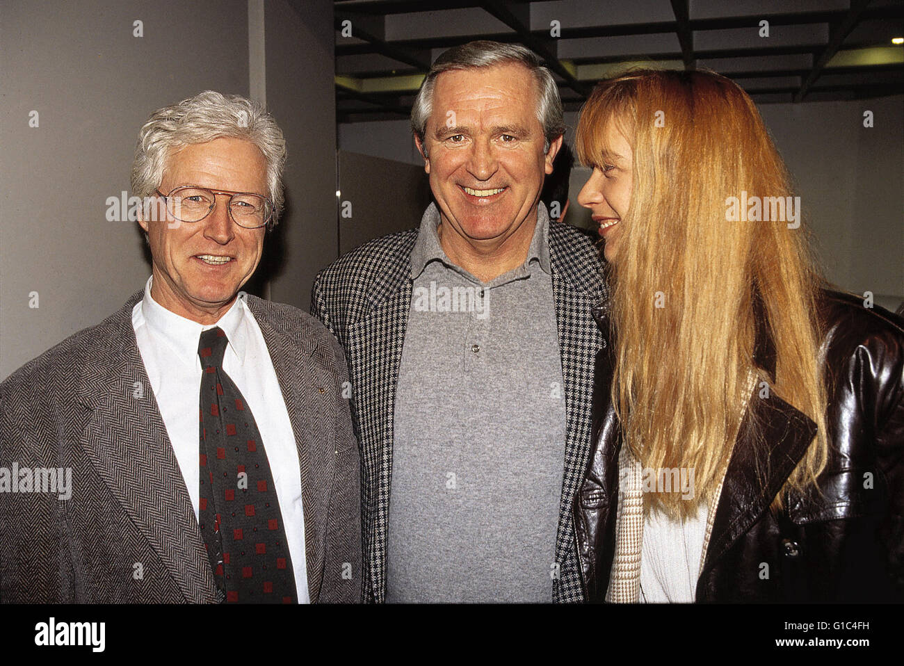 Rolf Bähr (FFA) / Peter Sundarp (Central) / Heike Krüger (PR+Film),|Anlass: Nil Film-Tradeshow/Premiere ' Tage lebenslänglich"||Aufgenommen en: Arri Kino München Foto de stock