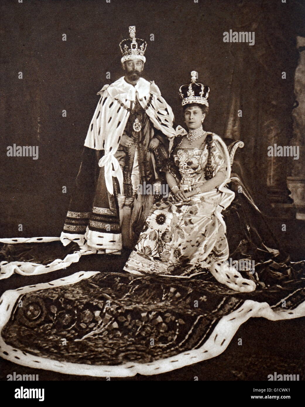 King George V y la Reina María de Inglaterra tras su coronación en 1911 Foto de stock