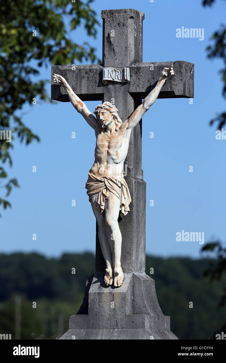 El calvario. Jesús en la cruz. Saint-Germain-Les-Arlay. Francia. Foto de stock