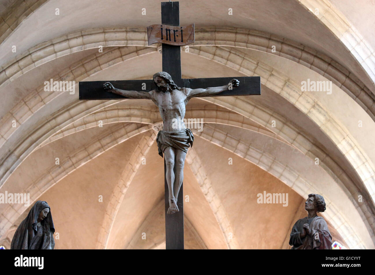 Iglesia Saint-Hippolyte. El calvario. Jesús en la cruz. Siglo 15. Arbois. Francia. Foto de stock