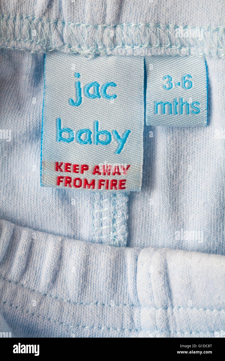 palma Excelente palma Mantener alejado del fuego etiqueta en jac bebé ropa para bebé Las edades 3-6  meses Fotografía de stock - Alamy
