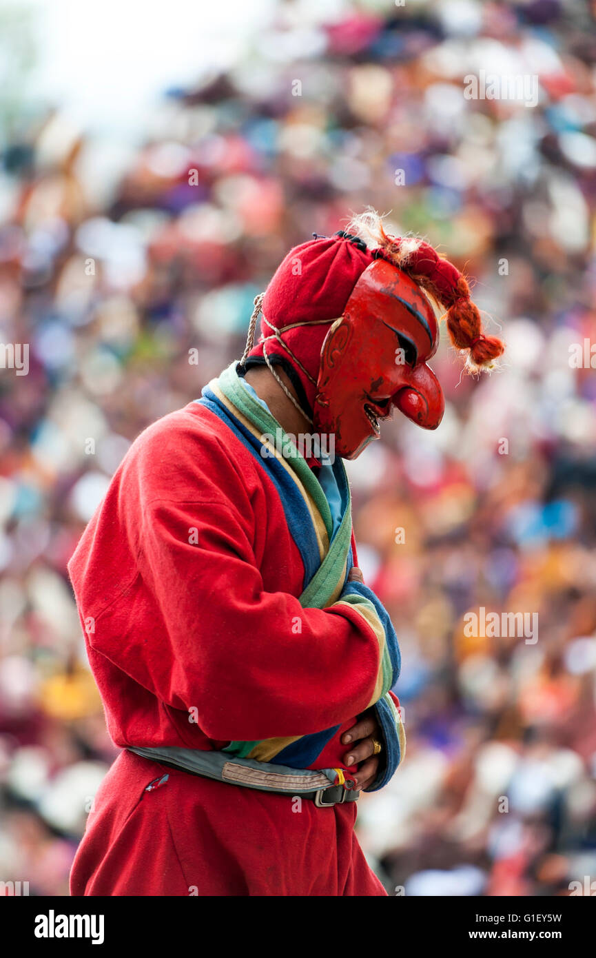 Figura Atsara realizar en Paro festival religioso Bhután Foto de stock